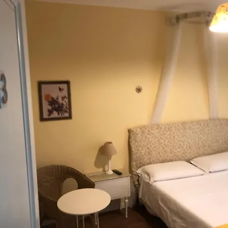 לינה וארוחת בוקר Xenia