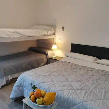 לינה וארוחת בוקר Xenia