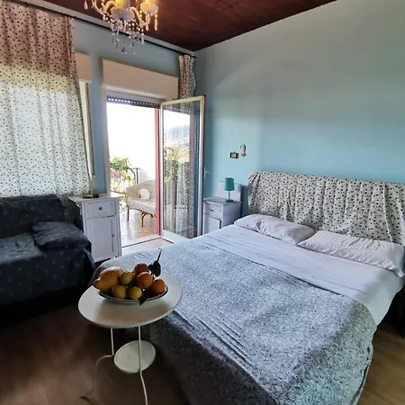 לינה וארוחת בוקר Xenia *